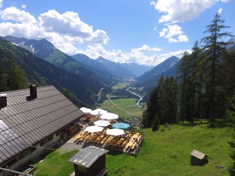 Stablalm in Elmen mit Blick auf das Lechtal